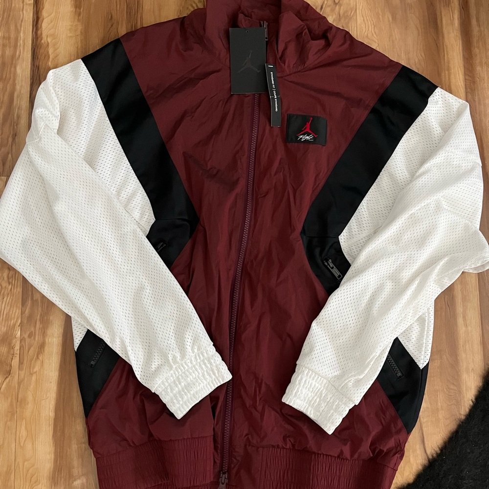 Jordans Essential Performance Jacket